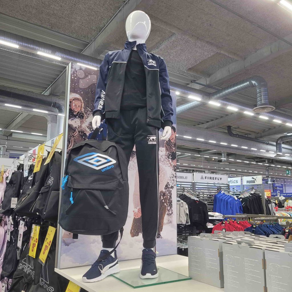 mannequin tenue de sport intersport